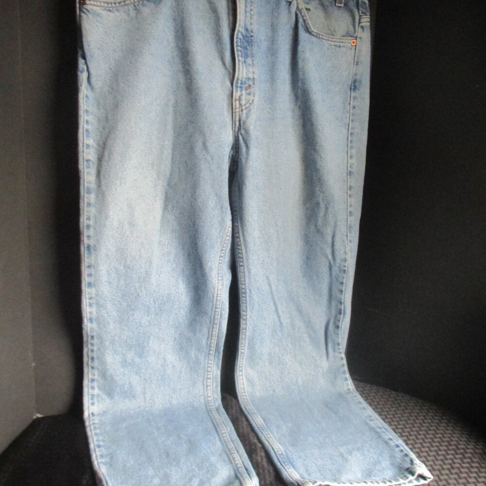 VINTAGE LEVI'S LIGHT WASH BLUE JEANS/MEN'S/40X30/REG. FIT STRAIGHT LEG-B